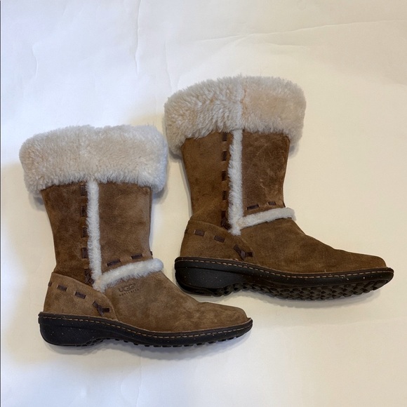 UGG Elijo Women's Tan and Cream Shearling Boots in Chesnut - Picture 1 of 6